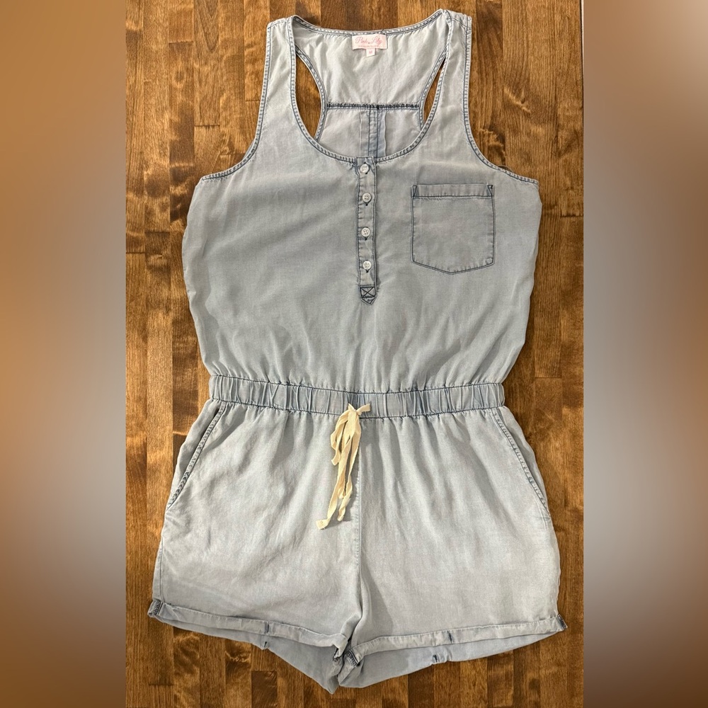 NWOT Pink Lily Light Wash Chambray Sleeveless Romper - Size Medium